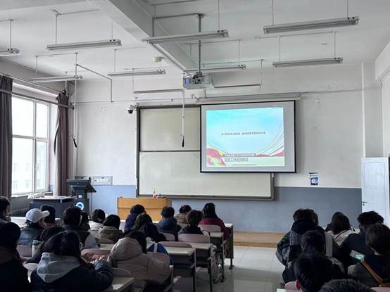 說(shuō)明: I:\3.6會(huì)議\預(yù)科教育學(xué)院活動(dòng)開(kāi)展情況匯總\兩會(huì)\預(yù)科教育學(xué)院組織觀看兩會(huì)情況\b2444f5f660855a3ab17c67ea241f6b.jpg