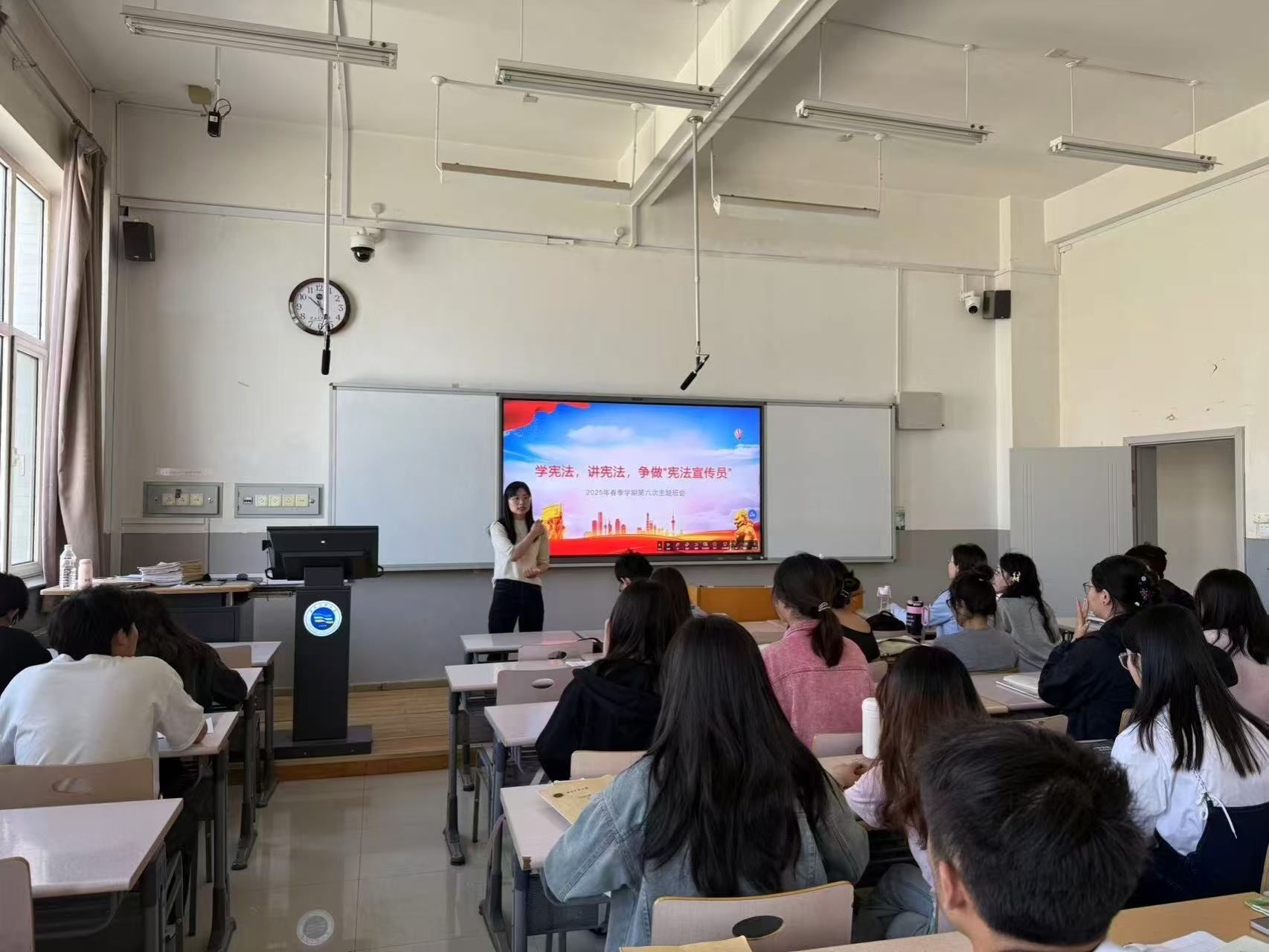 預(yù)科教育學(xué)院開展“法治護航成長 筑牢安全防線”主題班會