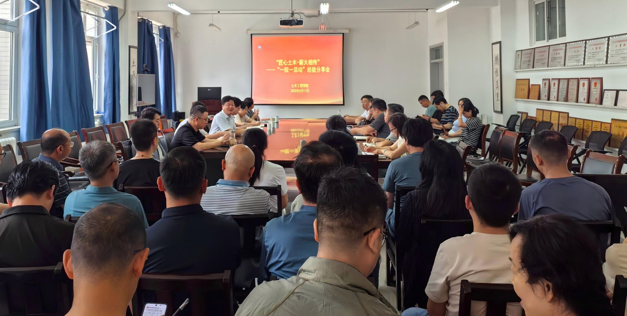 土木工程學(xué)院舉辦“匠心土木?薪火相傳”經(jīng)驗(yàn)分享會(huì)